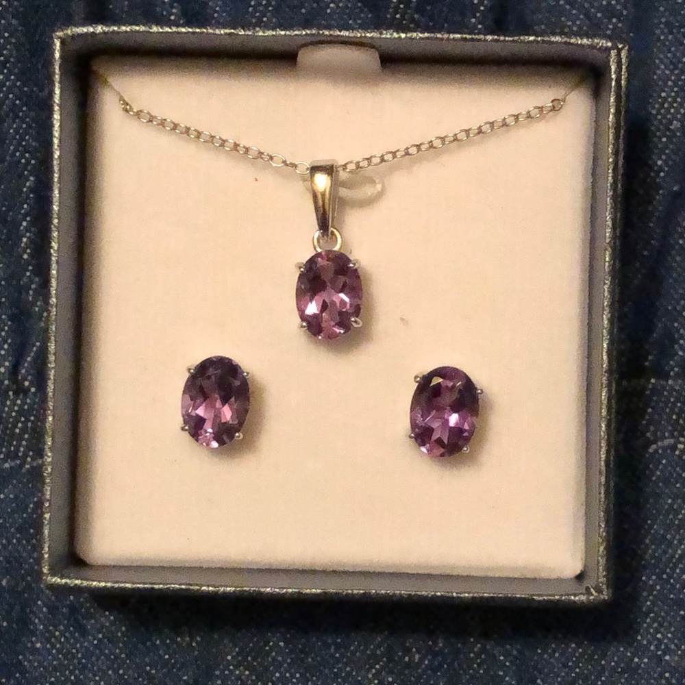 NIB AMETHYST NECKLACE & EARRINGS SET